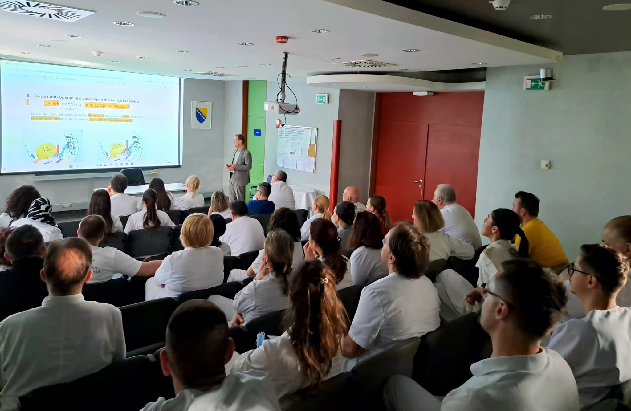 Dr. Senad Habibović izveo 17 operacija na KCUS-u u trećoj uzastopnoj edukativnoj posjeti iz Njemačke